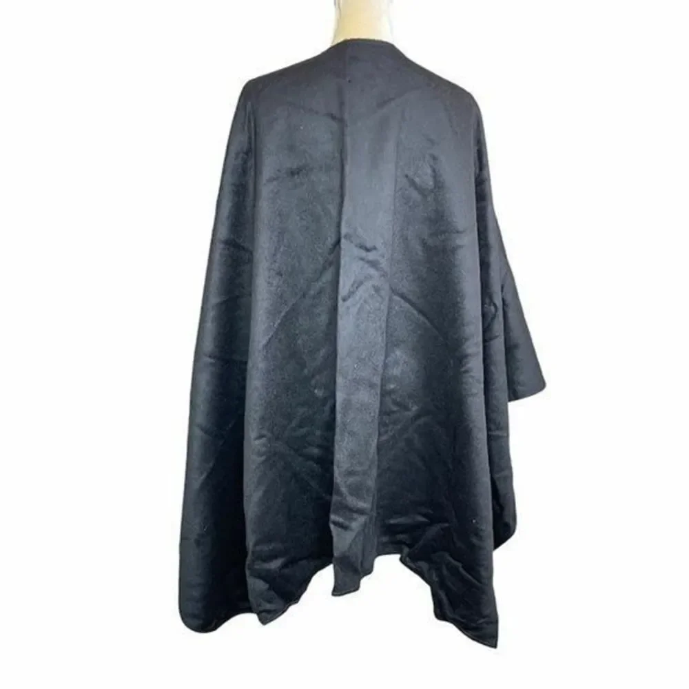 Tom Gutie Baby Alpaca Round Edge Cape Black